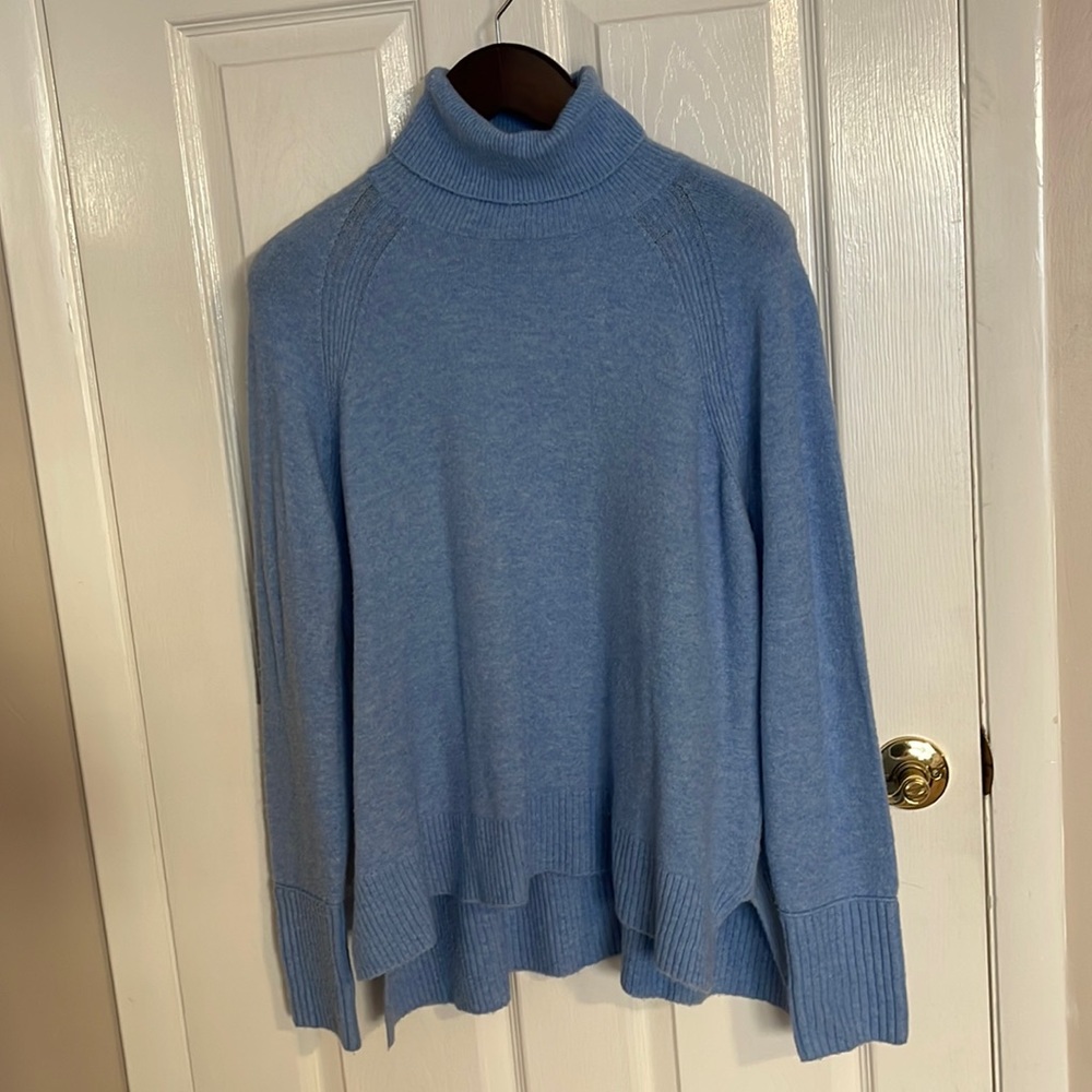 J.Crew Turtleneck Sweater with side slits in Supersoft Yarn - Size L